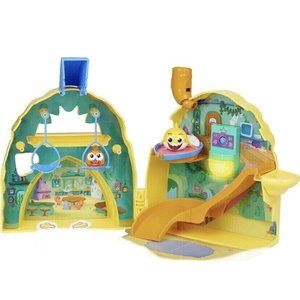 Wow Wee Baby Shark's 'Big Show' House Playset with Lights and Sound, NWOB, Batte